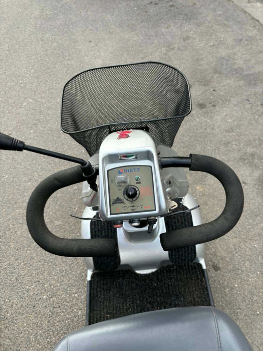 vand scuter electric pt persoane in varsta sau cu dezabilitati