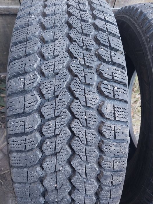 2 шины Amtel 215 65 R15. Есть микротрешины.