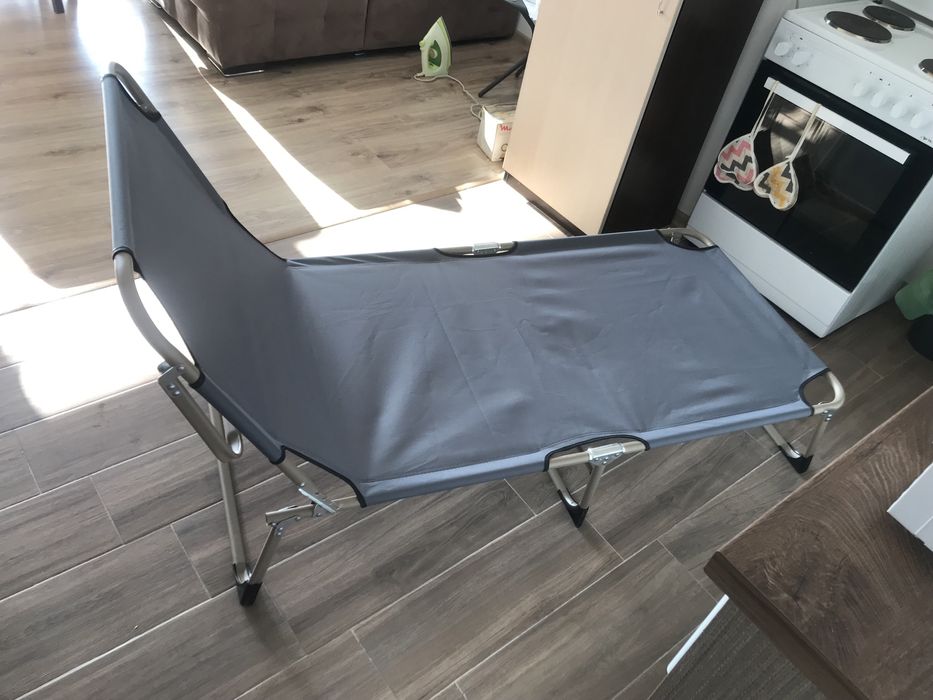 Походно    легло    и   шезлонг  -  2   в    1   -  налично.