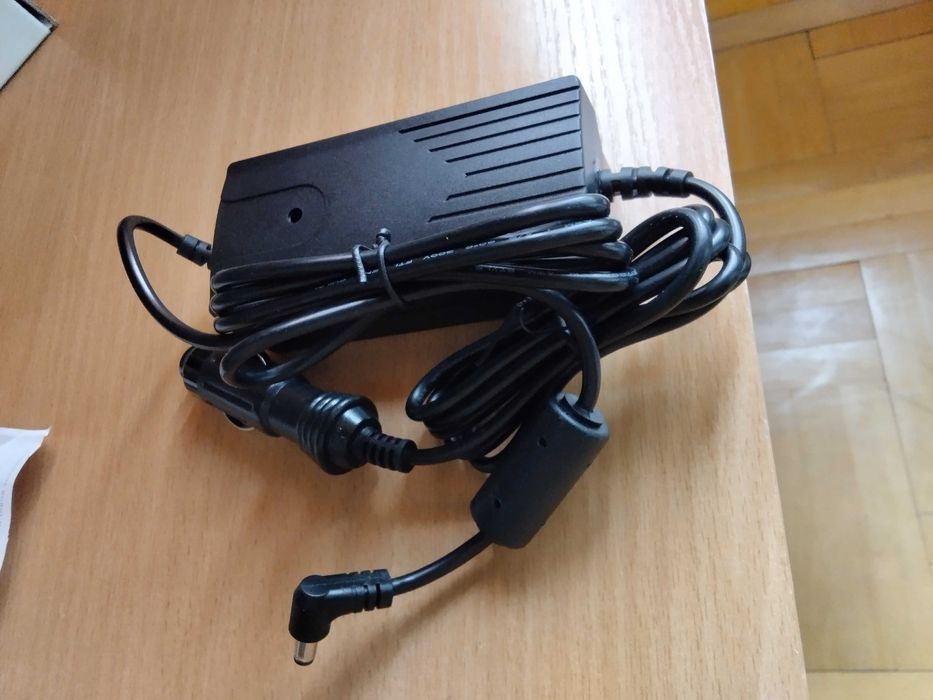 Захранващ адаптер 12 волта за мобилен кислороден апарат