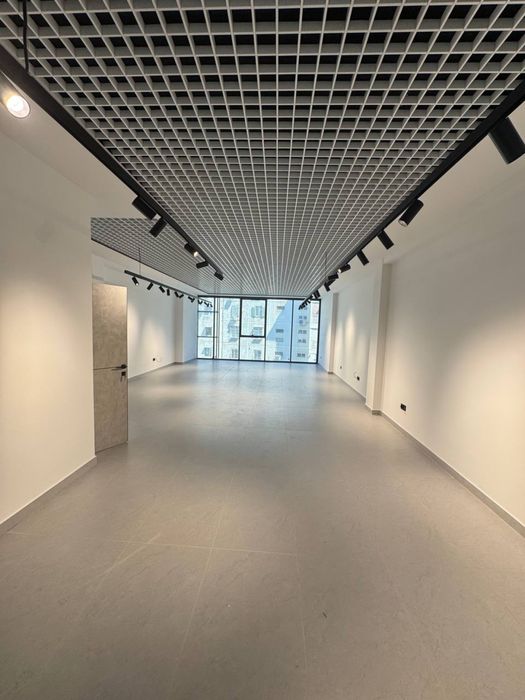 Срочно! Продаётся офис в бизнес центре ор: Аэропорт | вдоль дороги