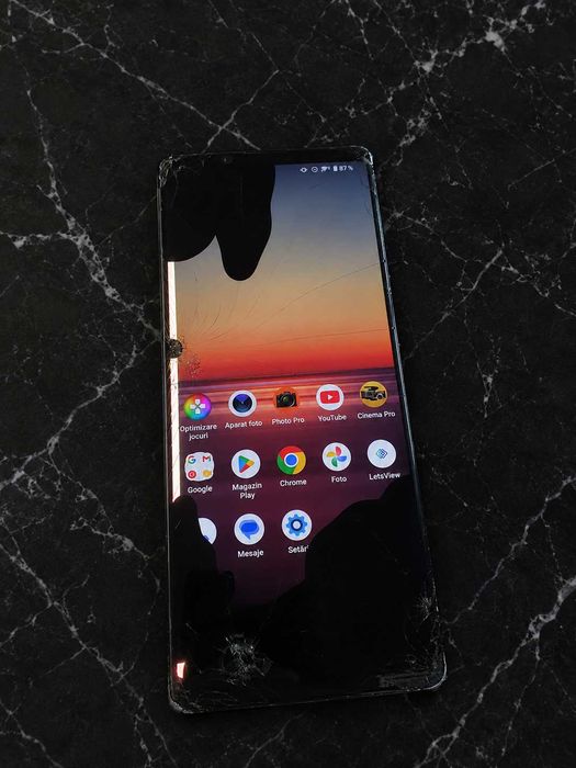 Sony Xperia 1 II ( 8GB RAM, 256GB, 5G) – Ecran spart (afișează parțial) / Pentru piese sau reparație