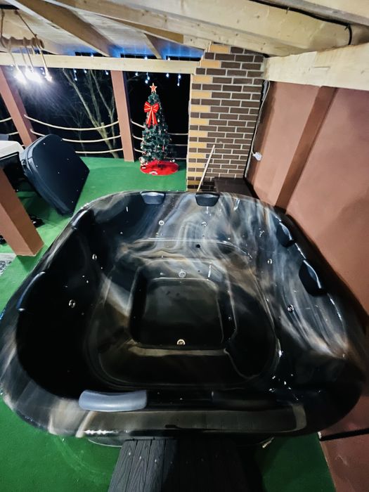 Ciubar jacuzii patrat