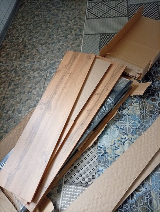 Продам тумбу под телевизор.