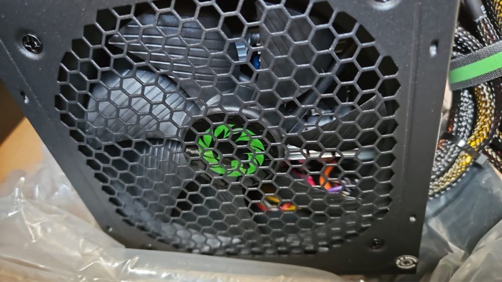 Продам блок питание для компьютера gamemax vp 700W