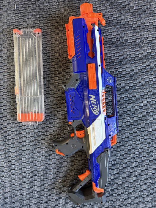 Nerf бластери и пистолети