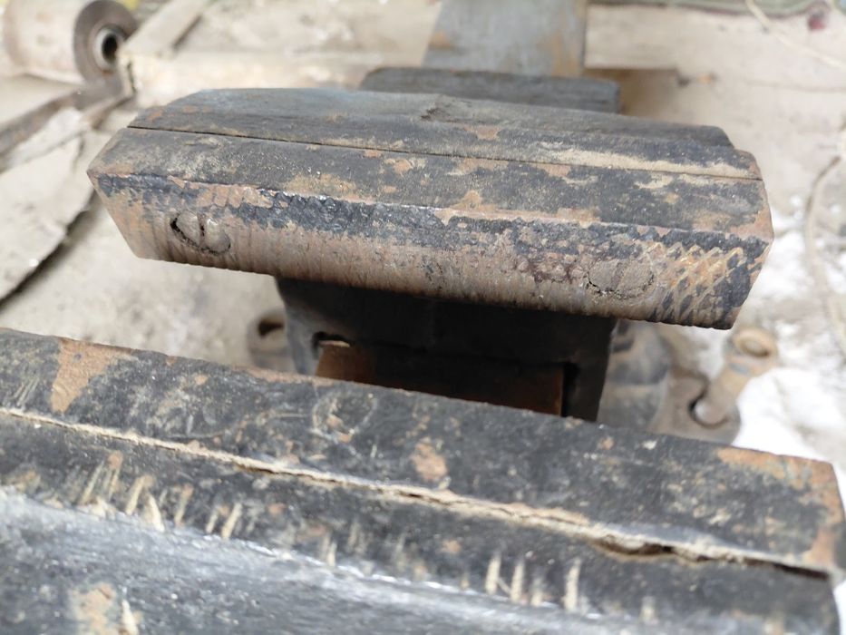 Продам тиски в отл сост