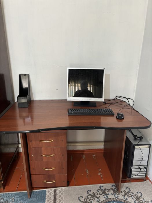 Компьютер столымен сатылады