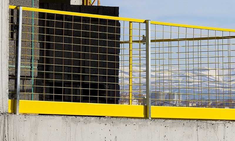 Предпазна система за плоча с пана и парапети