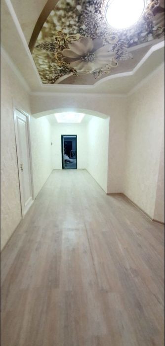 Качественная поклейка обоев.