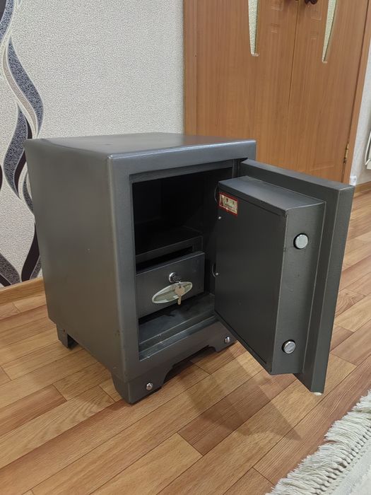 Сейф стальной сейф