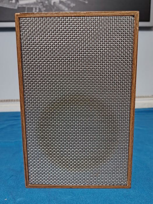 TELEFUNKEN Hi-Fi Klangbox RB 40, putere nominală 15W, capacitate maximă 30W, impedanta 4 Ohmi.