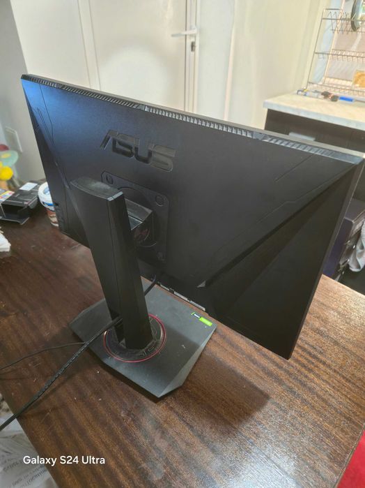 Продавам Asus VG24QG