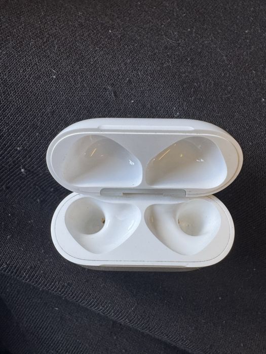 Carcasa casti Airpods 4 fara izolare sunet