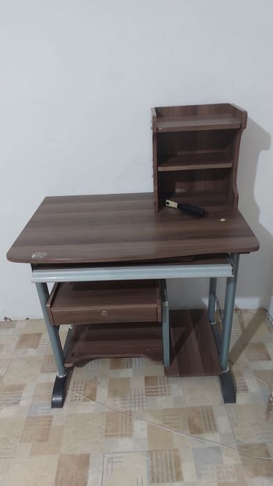 Продам компьютерный стол