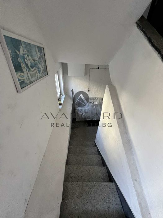 оф.22062 Етаж от къща + сутерен / Прослав