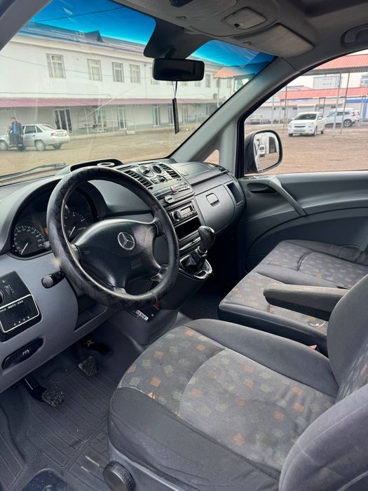 Mersedes Vito sotiladi