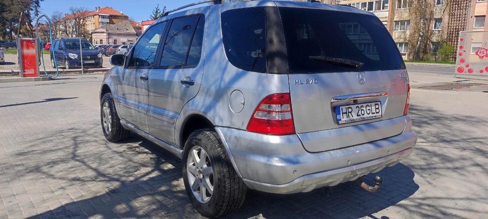 Vând Mercedes-Benz ML 270