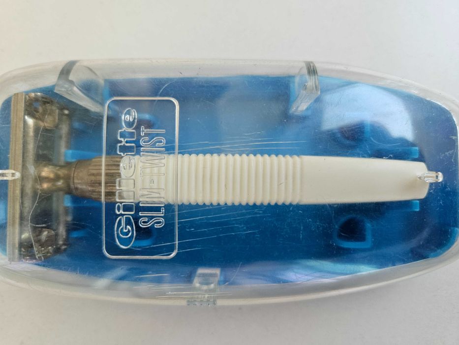 3 броя дървени кутии, самобръсначки  и ножчета за бръснене