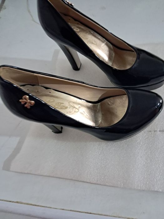 Продам туфли красивые