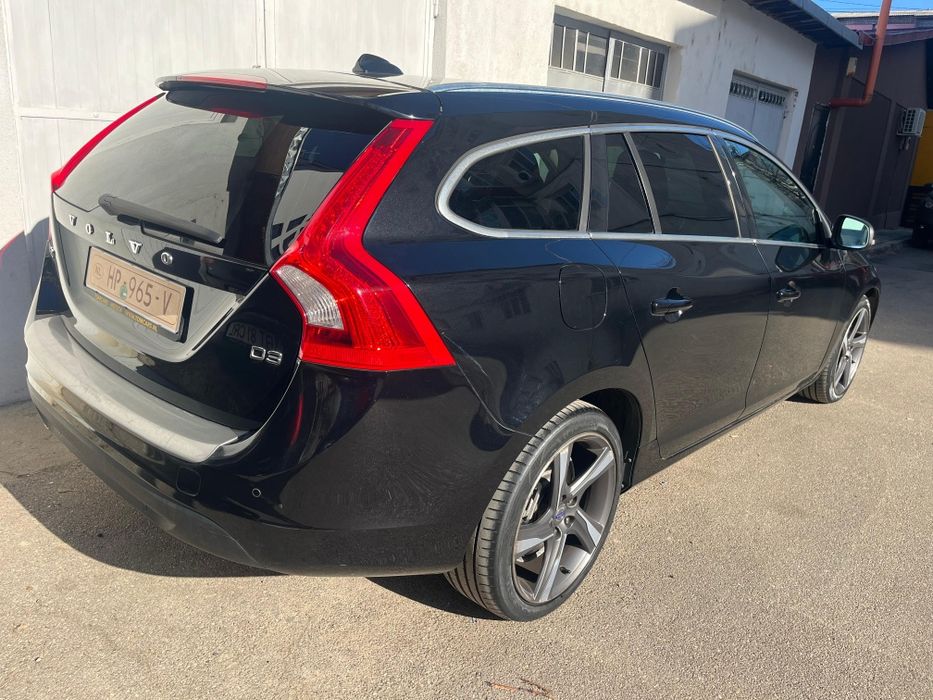 Volvo v60 full option 2.0tdi 5 cilindri recent adus