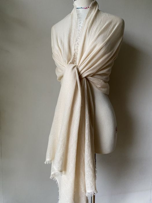 Бежов и кафяв шал от кашмир, вълна, вискоза; Мichael Kors и други