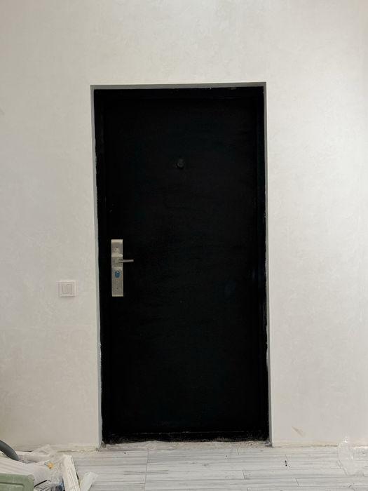 Продам металлическая входная дверь.