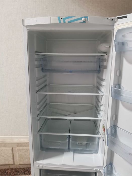 Холодильник Indesit