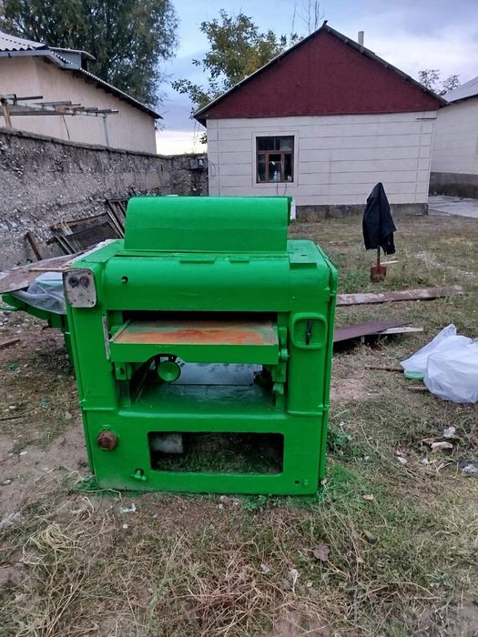 Токарьный деревообрабатываюший станок