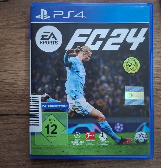 Playstation 4 БЕЗ ЗАРЯДНО, игри на диск и 1 джойстик