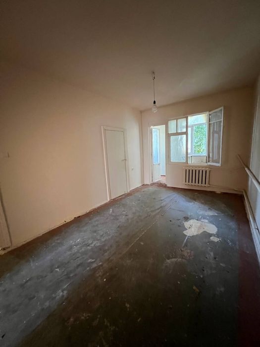 2/2/4 сотилади. 50м²