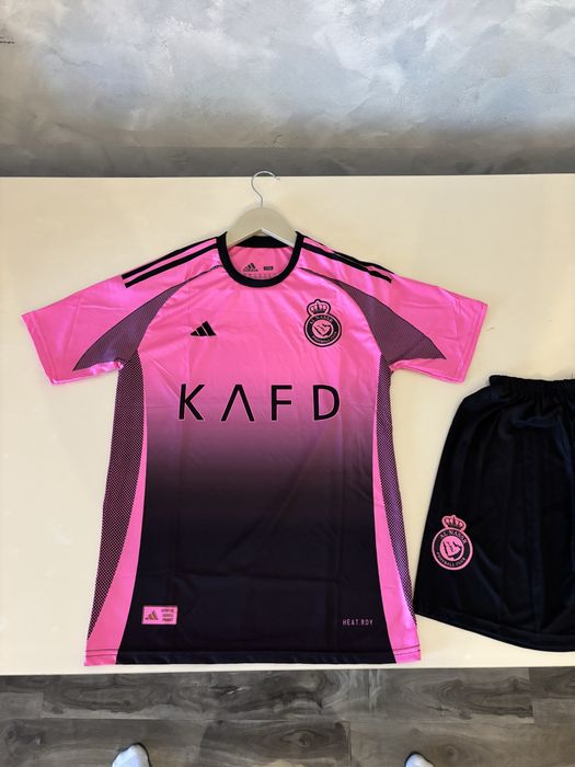Vând compleu de fotbal