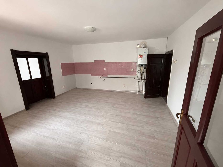 Casă de închiriat cu gospodărie în comuna Gilău!