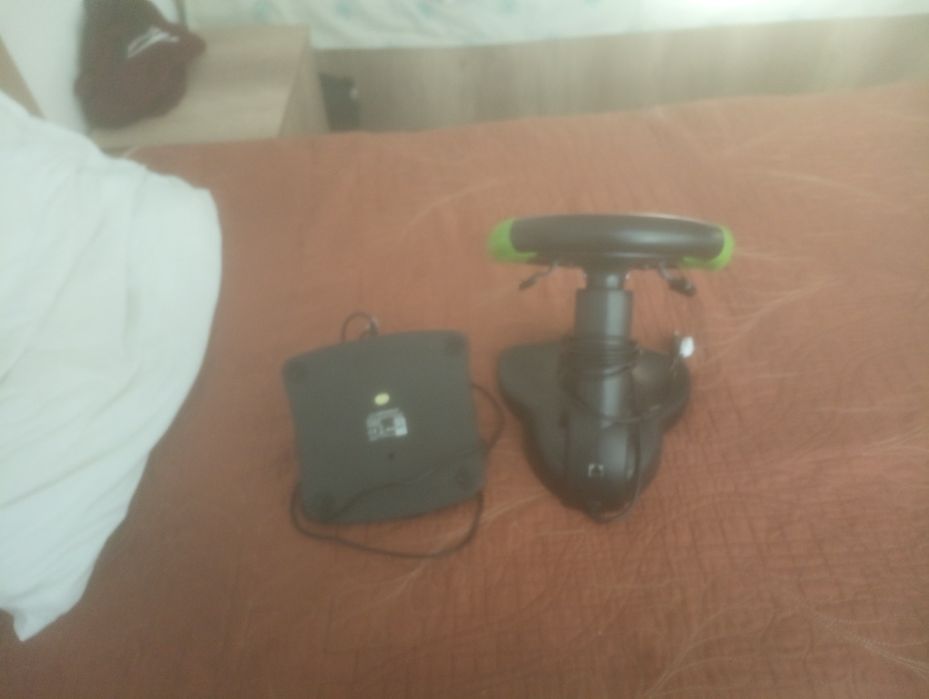 Vând volan merge la Xbox și pe PC Este în stare foarte bună