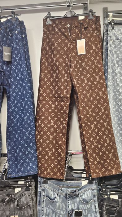 Дамски дънки с камъни