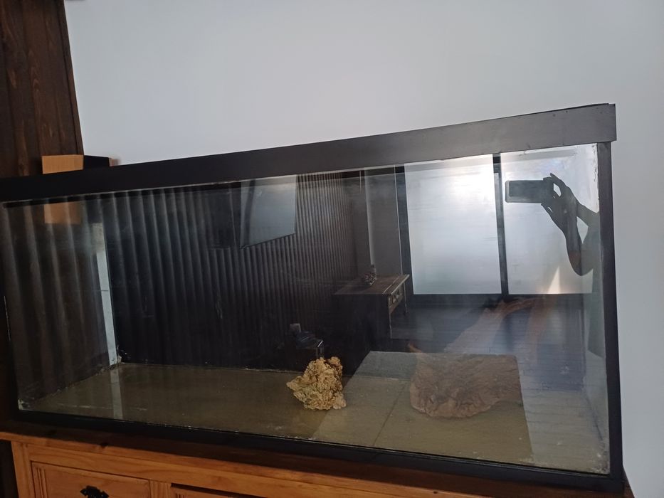 Vând acvariu 400 litri