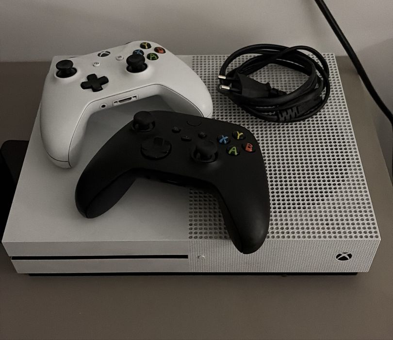 Xbox One S 1Tb + 2 manete