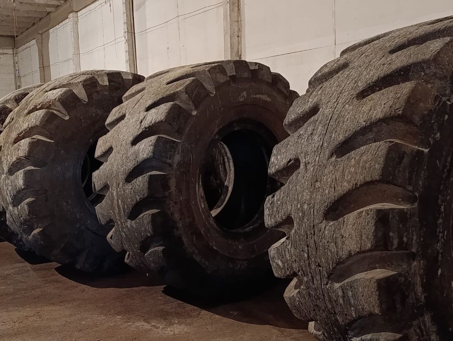 Продам шины крупногабаритные.