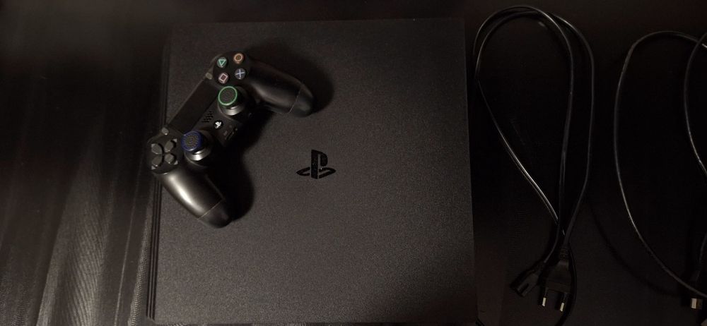 Продам PS 4 pro 1 tb