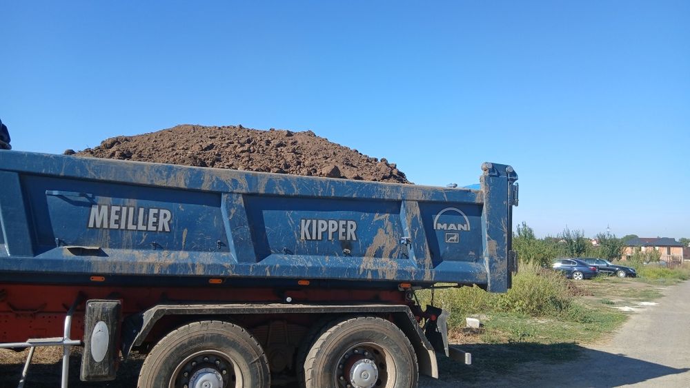 Pământ negru vegetal și Pământ galben