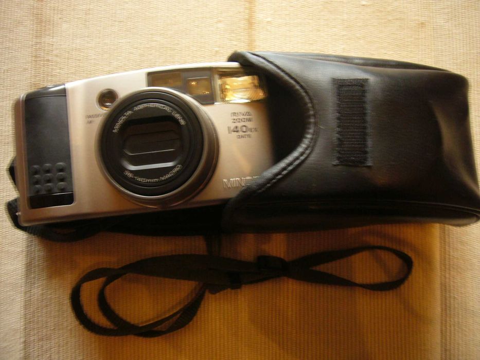 35-мм лентов фотоапарат ”Minolta” мод. Riva Zoom 140EX с дата