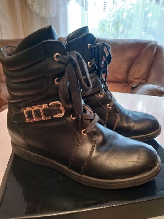 Ботинки осенние,,сникерсы,,