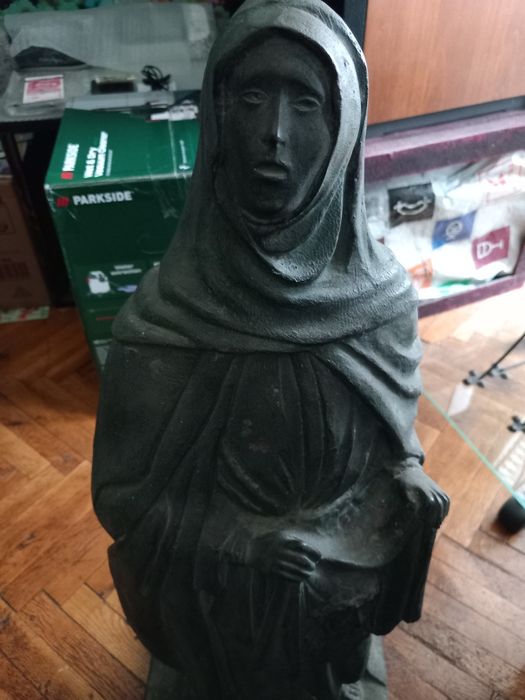 Стара Бронзова Статуя "Дева Мария с Плащеницата"