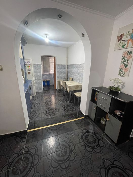 Inchiriez Apartament cu 2 camere decomandat