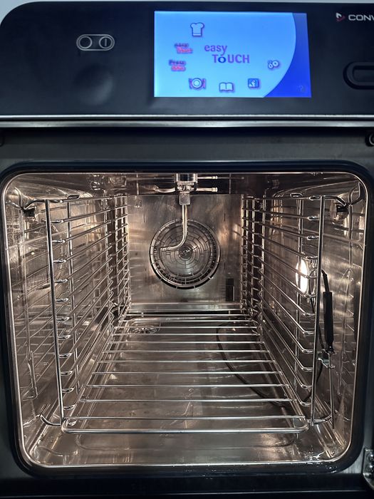 Vând cuptor profesional cu 6 tavi, convecție Convotherm Mini 6.10, compact