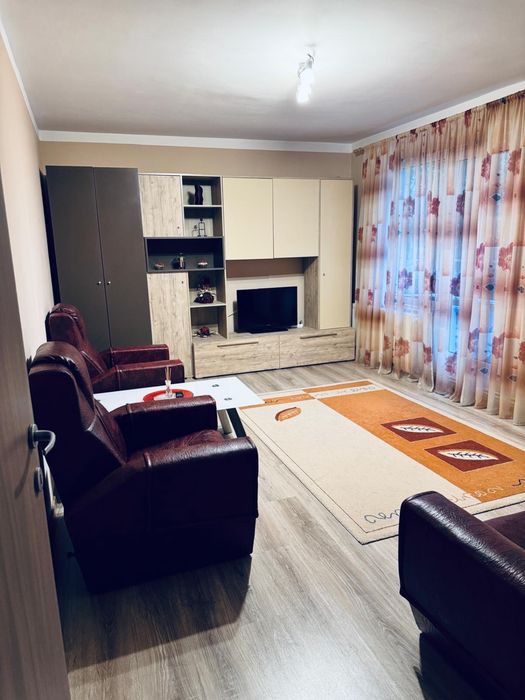 Inchiriez apartament