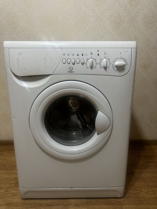 Продам стиральную машину indesit