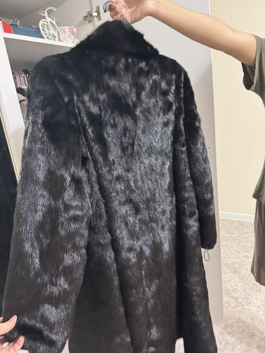 Продам норковую шубу черная