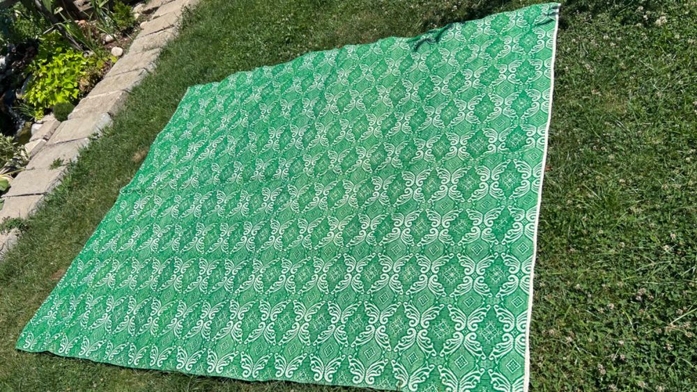 Ретро Персийски пътеки и килими, вълнени завивки и други.