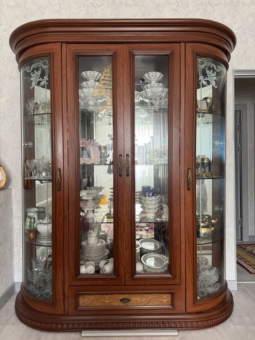 Сервант для гостиной комнаты